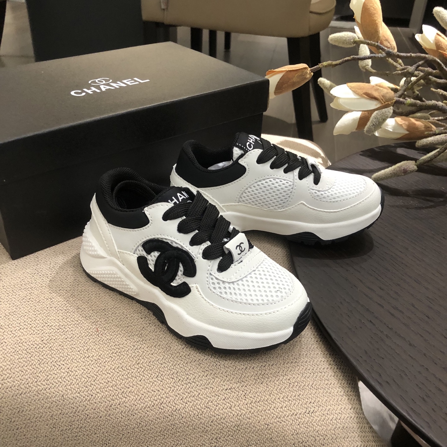 Children's shoes child